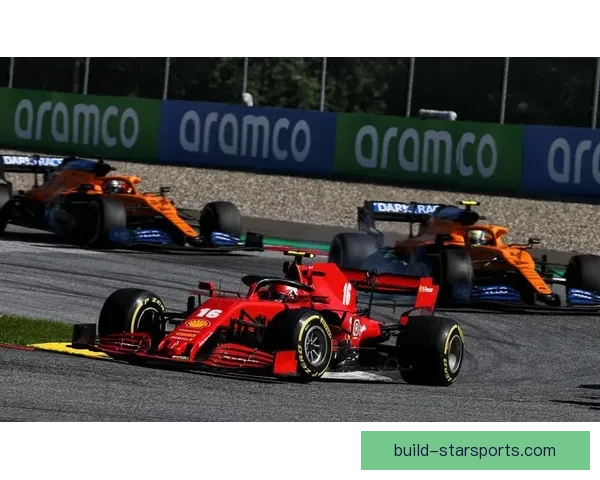 F1赛季激战正酣 法拉利与梅赛德斯争夺冠军头衔进入白热化阶段