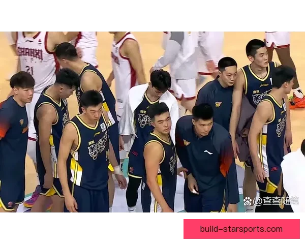 国内篮球联赛激烈角逐引爆赛场球迷热情与讨论